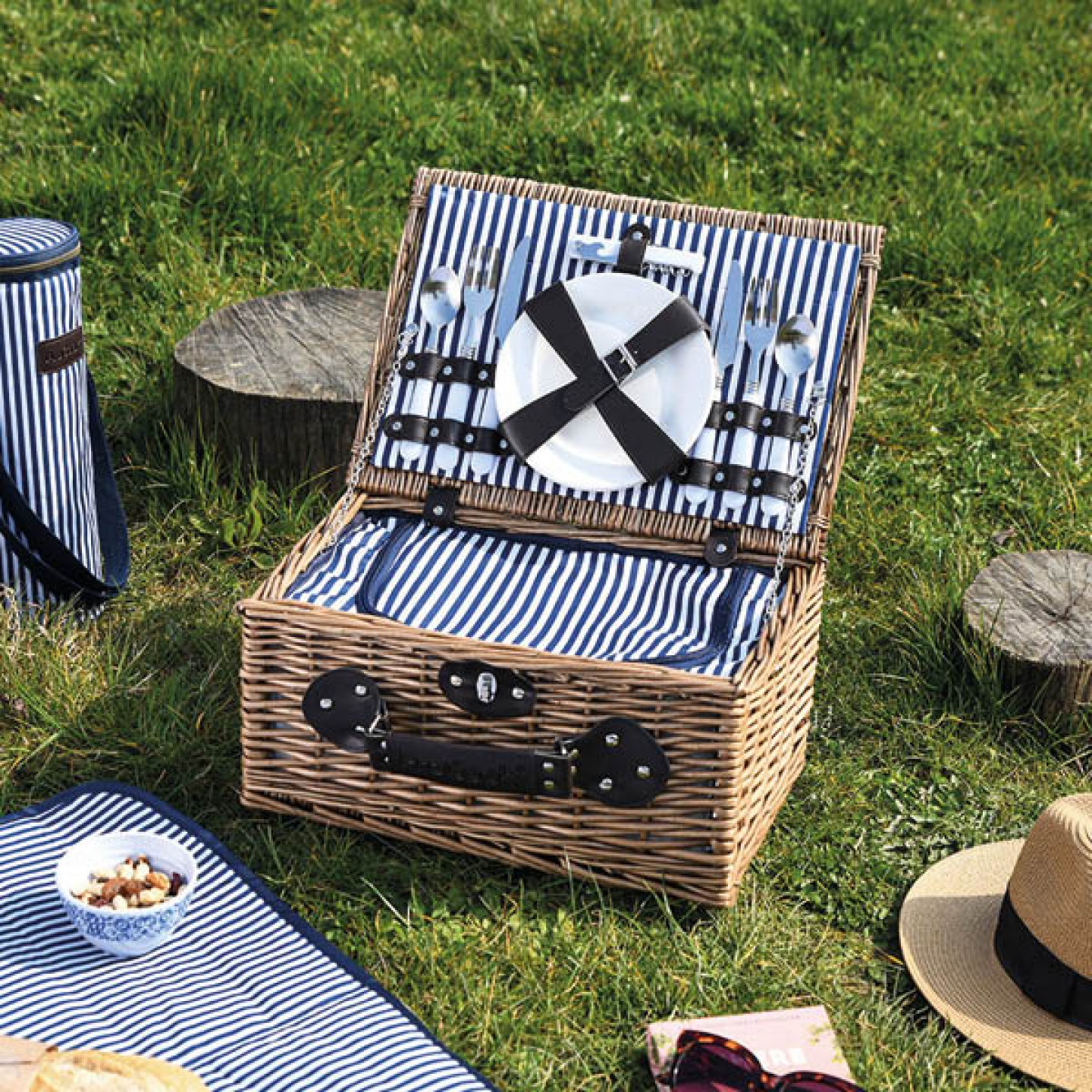Summer Picnic Essentials Rugs, Picnic Basket, Wine and Cheese Living